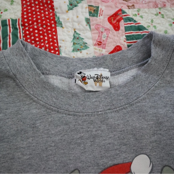 Vintage Lilo and Stitch Christmas sweatshirt - Picture 4 of 5
